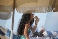 PEOPLE - Christina Milian kühlt sich am Strand von Miami ab