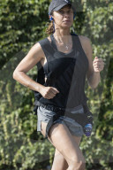 PEOPLE - Lily Becker joggt durch die Nachbarschaft