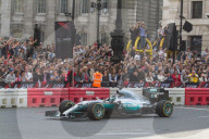 PEOPLE - London: Schnelle Boliden und Stars am F1 Live am Trafalgar Square