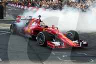 PEOPLE - London: Schnelle Boliden und Stars am F1 Live am Trafalgar Square