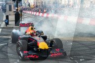 PEOPLE - London: Schnelle Boliden und Stars am F1 Live am Trafalgar Square