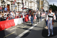 PEOPLE - London: Schnelle Boliden und Stars am F1 Live am Trafalgar Square