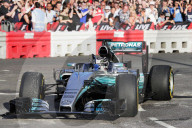 PEOPLE - London: Schnelle Boliden und Stars am F1 Live am Trafalgar Square