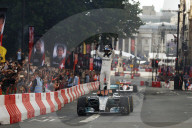 PEOPLE - London: Schnelle Boliden und Stars am F1 Live am Trafalgar Square
