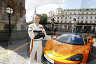 PEOPLE - London: Schnelle Boliden und Stars am F1 Live am Trafalgar Square
