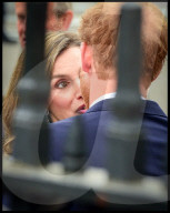 PEOPLE - Prinz Harry flirtet mit Königin Letizia