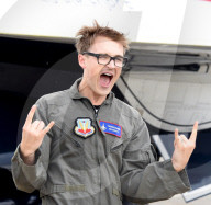 PEOPLE - Tom Fletcher hebt in einem Thunderbirds F16 ab
