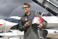 PEOPLE - Tom Fletcher hebt in einem Thunderbirds F16 ab