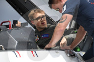 PEOPLE - Tom Fletcher hebt in einem Thunderbirds F16 ab