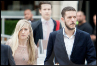 NEWS - Eklat im Gericht: Eltern von Baby Charlie stürmen aus dem Saal