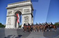 NEWS - Paris: Militärparade auf der Champs-Elysées zum 14 Juillet 