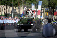 NEWS - Paris: Militärparade auf der Champs-Elysées zum 14 Juillet 