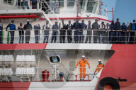 NEWS - Italien: Hunderte von Flüchtlingen stranden in Salerno