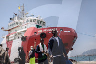 NEWS - Italien: Hunderte von Flüchtlingen stranden in Salerno