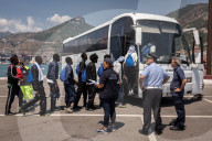 NEWS - Italien: Hunderte von Flüchtlingen stranden in Salerno