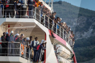 NEWS - Italien: Hunderte von Flüchtlingen stranden in Salerno