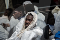 NEWS - Italien: Hunderte von Flüchtlingen stranden in Salerno