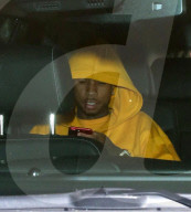 EXKLUSIV - Tyga in Gelb am Flughafen von LA