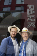STUDIO - Sir Ian McKellen und Jez Bond