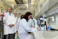 PEOPLE - Herzogin Catherine und Prinz William beim Besuch des Marktes in Heidelberg 