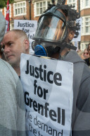 NEWS - Grenfell Tower UnglÃ¼ck: Demonstrationen vor dem Ratshaus in Chelsea