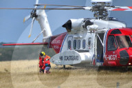 EXKLUSIV - Küste von Cornwall: Ein Schweizer Paar wird aus seiner misslichen Lage per Helikopter gerettet