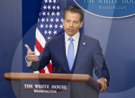 NEWS - Neuer Kommunikationsdirektor Anthony Scaramucci stellt Sarah Huckabee Sanders als Präsidentensprecherin vor 