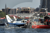 NEWS - New York: Wasserflugzeug muss im East River Notlanden