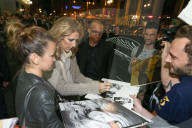 PEOPLE - Celine Dion in Berlin von Fans umzingelt