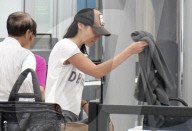 PEOPLE - Auch "Wonder Woman" Gal Gadot muss durch die Sicherheitskontrolle