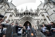 NEWS - London: Connie Yates und Chris Gard beenden den Kamp um das Leben ihres schwerkranken Charlie
