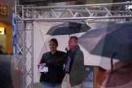 NEWS - München: Regenschirm-Demo gegen Pegida
