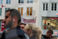 NEWS - München: Regenschirm-Demo gegen Pegida