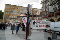 NEWS - München: Regenschirm-Demo gegen Pegida