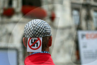 NEWS - München: Regenschirm-Demo gegen Pegida