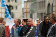 NEWS - München: Regenschirm-Demo gegen Pegida