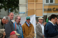 NEWS - München: Regenschirm-Demo gegen Pegida