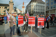 NEWS - München: Regenschirm-Demo gegen Pegida