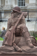 NEWS - London: Lehm-Soldat erinnert an die Flandern-Schlacht von 1917