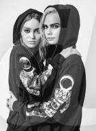 PEOPLE - Cara Delevingne und Lily-Rose Depp werben für Chanel