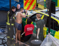 NEWS - Säure-Angriff auf zwei Passanten in London
