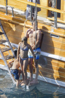 EXKLUSIV - Die belgischen Royals kühlen sich vor den griechischen Inseln ab