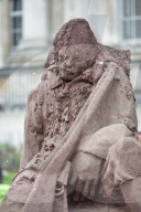 FEATURE - Vergängliches Kriegs-Denkmal: Lehmsoldat in London schmilzt vor sich hin