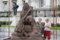 FEATURE - Vergängliches Kriegs-Denkmal: Lehmsoldat in London schmilzt vor sich hin