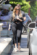 PEOPLE - Kim und Khloe Kardashian 'sportlich' in Studio City unterwegs
