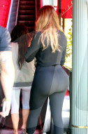 PEOPLE - Kim und Khloe Kardashian 'sportlich' in Studio City unterwegs