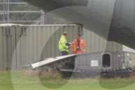 PEOPLE - Prinz William bei der Arbeit als Helipilot bei der 'East Anglian Air Ambulancee'