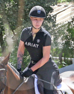 PEOPLE - Iggy Azalea hoch zu Ross in LA
