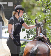 PEOPLE - Iggy Azalea hoch zu Ross in LA