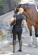 PEOPLE - Iggy Azalea hoch zu Ross in LA